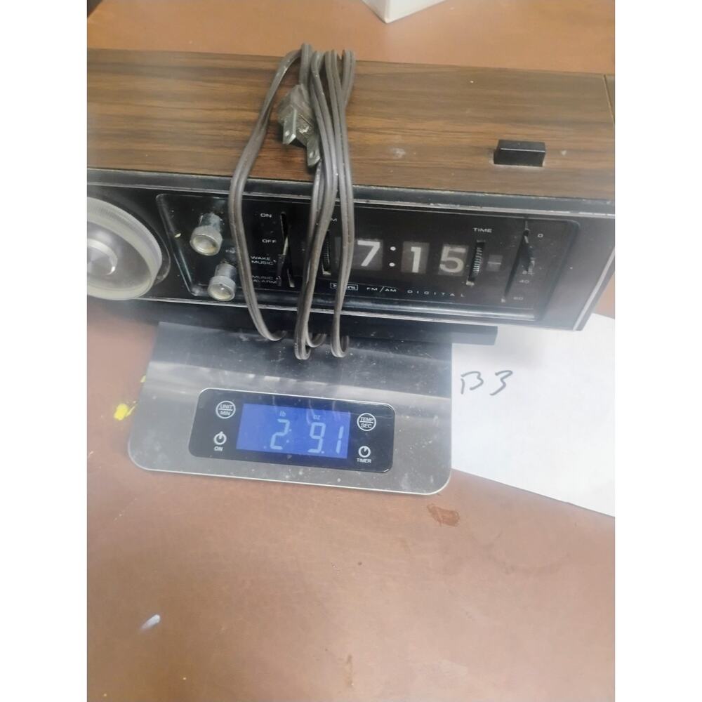 Vintage Sears AM/FM Flip Clock Radio Model 132.20540200 Woodgrain Retro MCM 70s' - Picture 14 of 14